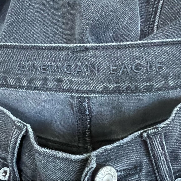 American Eagle faded black destroyed ripped Mom jeans size 6 regular - Picture 7 of 9